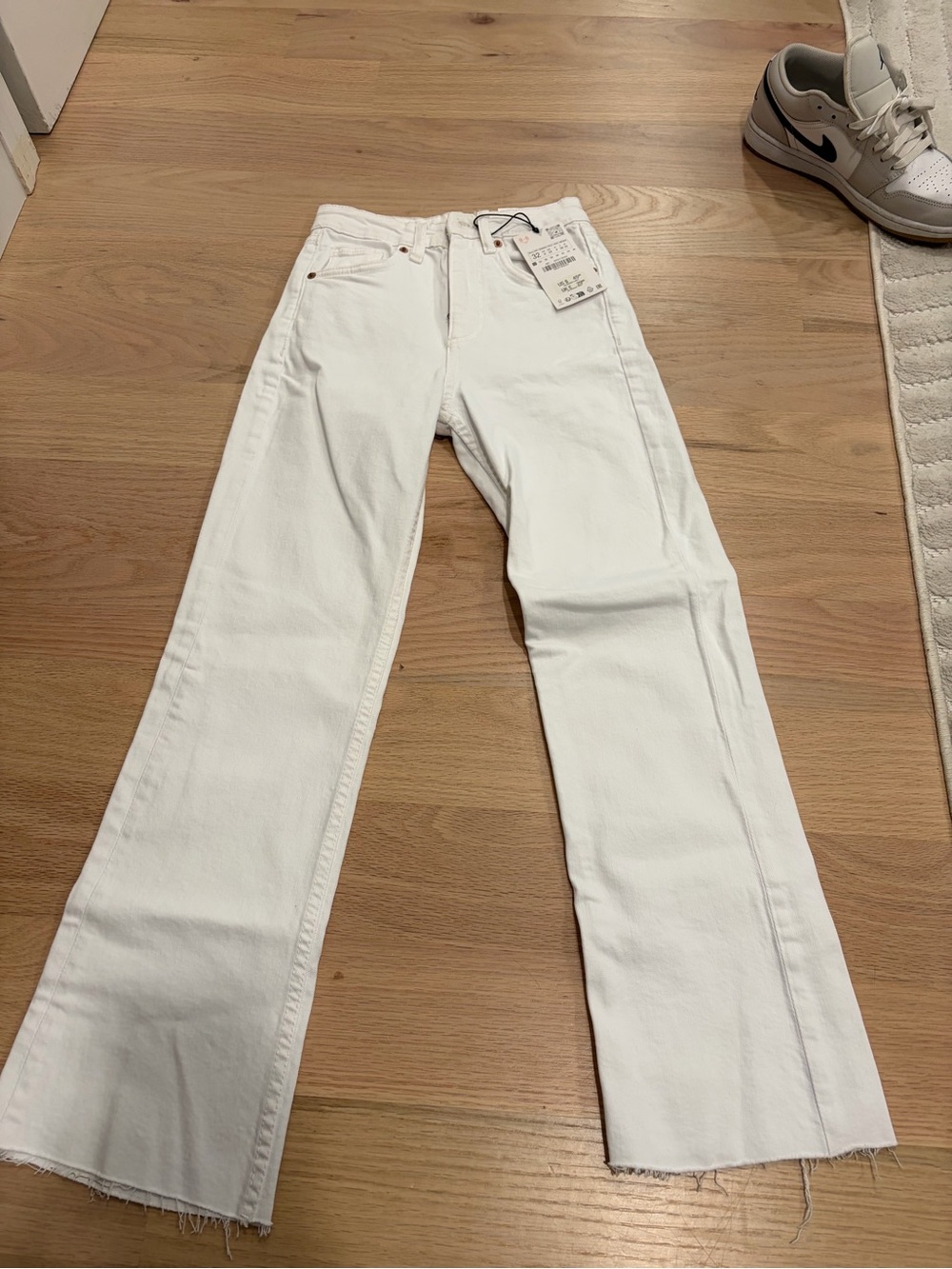 Zara White Ankle-Length Straight Jeans